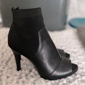 Vera Wang Bootie heels